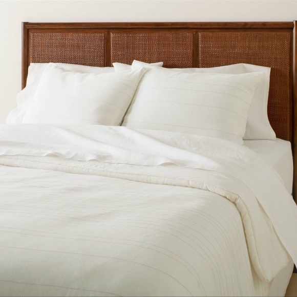 Elegant Cream Bedding Set - Picture 1 of 7